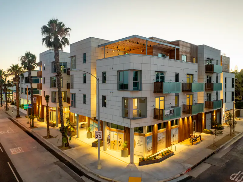 Evani 3223 Wilshire exterior